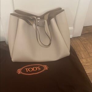 TOD'S Mastice Corda - Pebbled Leather Tote in Light Beige with T Charm